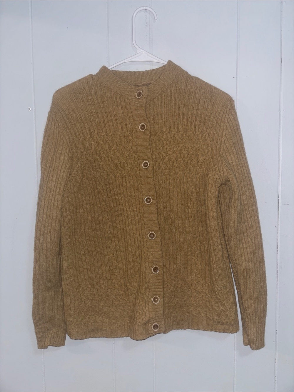 Womens Cable Knit Button-Front Sweater Cardigan